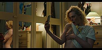 Actress - Elle Fanning: Movie - Margos Got Money Troubles